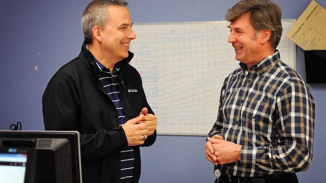 Alain Tessier, chef de service entreposage et distribution, avec Paul Ferland, agent d'approvisionnement. Alain Tessier, chef de service entreposage et distribution, avec Paul Ferland, agent d'approvisionnement.