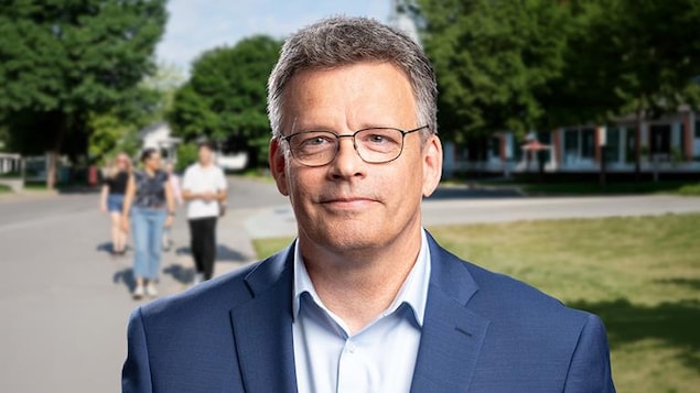 Élections au Québec : un autre candidat libéral se retire de la course