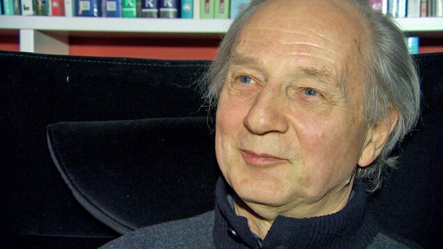Gros plan sur le visage de Alan Freeman Gros plan sur le visage de Alan Freeman