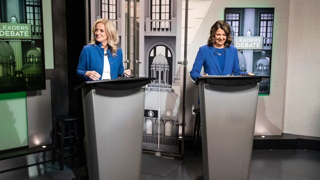 Rachel Notley, left, leader of the New Democratic Party in Alberta, and United Conservative Party Leader Danielle Smith prepare for a debate during the election campaign. Both have said they are ready to stand up to the federal government. (Jason Franson/The Canadian Press)