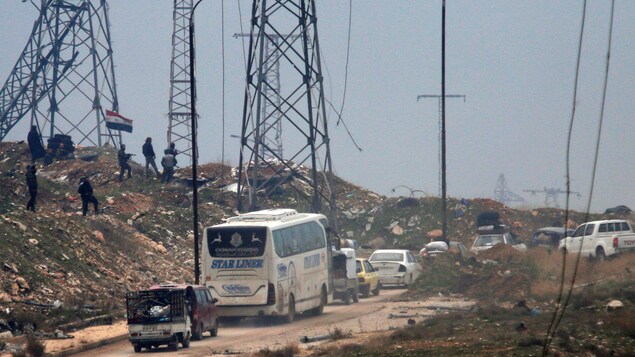 Un convoi qui devait quitter Alep-Est fait demi-tour pour retourner vers l’enclave rebelle