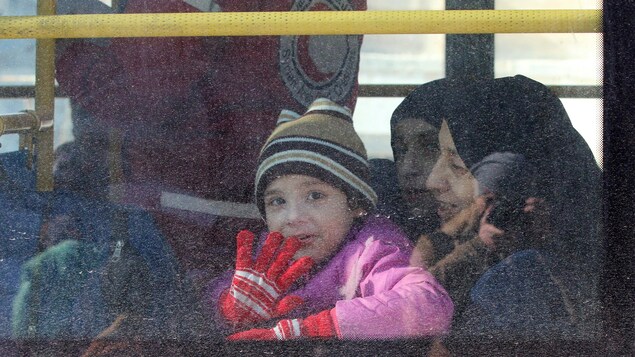 Un premier convoi a permis d’évacuer des civils et des blessés syriens d’Alep-Est Un premier convoi a permis d’évacuer des civils et des blessés syriens d’Alep-Est