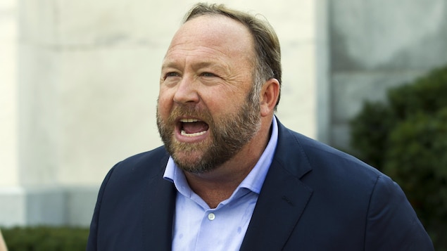 Le complotiste américain de droite Alex Jones déclare son site Infowars en faillite