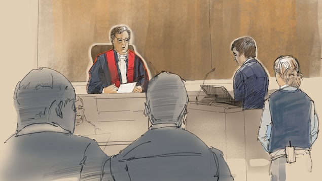 Une illustration d'Alexandre Bissonnette qui écoute le juge lire sa décision sur sa peine d'emprisonnement