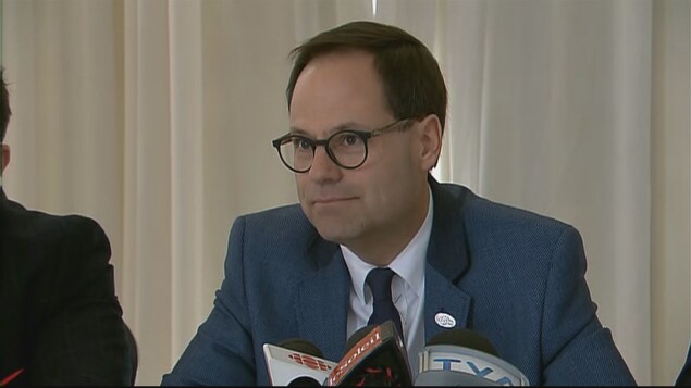Alexandre Cusson, maire de Drummondville et président de l'Union des municipalités du Québec, lors d'une conférence de presse à Québec. Alexandre Cusson, maire de Drummondville et président de l'Union des municipalités du Québec, lors d'une conférence de presse à Québec.