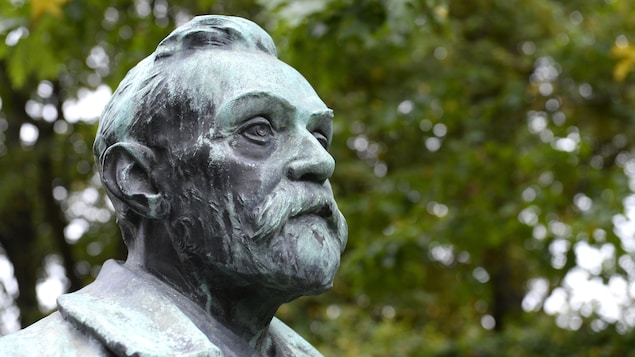 Un buste d'Alfred Nobel à Stockholm