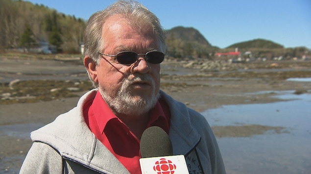 Jean-Pierre Gagnon répond aux questions du journaliste. Jean-Pierre Gagnon répond aux questions du journaliste.