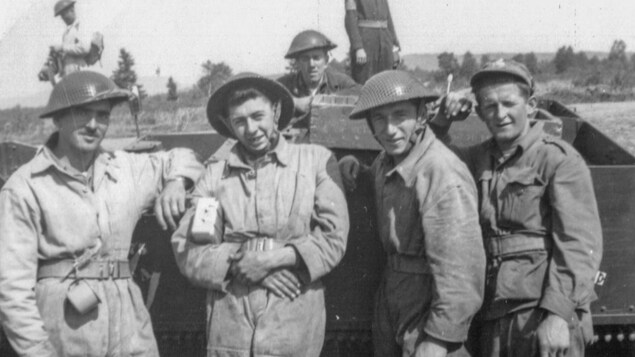 Les copains soldats d'Alphonse Pelletier lors de la guerre de Corée. Les copains soldats d'Alphonse Pelletier lors de la guerre de Corée.
