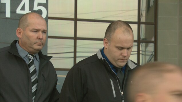Une photo des deux agents correctionnels accusés.