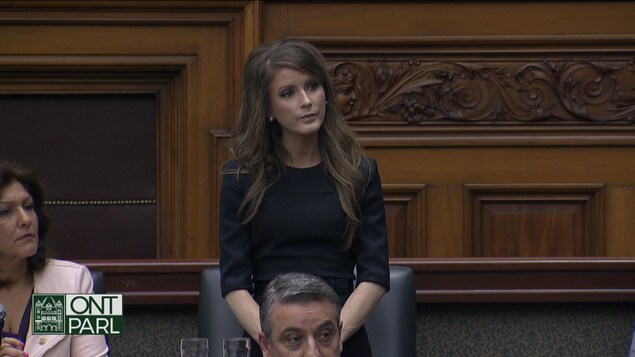 Une femme.