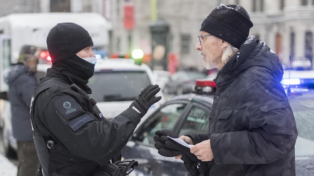 Un homme a reçu une amende de la police à Montréal.
