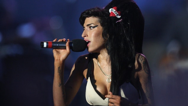 La garde-robe de la chanteuse Amy Winehouse mise en vente aux enchères