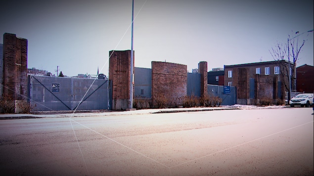 Un ancien poste d'Hydro-Québec située entre les rues du Prince-Édouard et de la Reine.