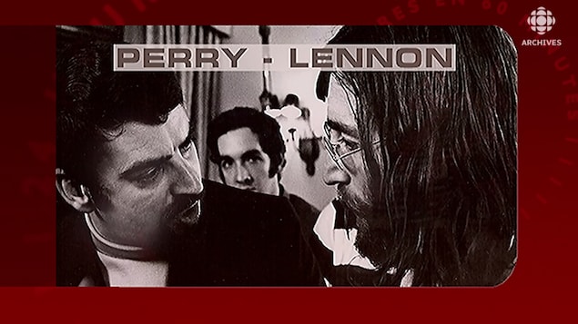John Lennon en compagnie d'André Perry des studios Perry.