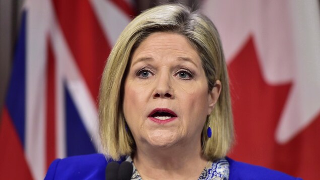 La chef de l'opposition Andrea Horwath en point de presse.