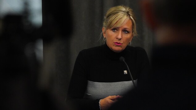 La ministre Laforest en conférence de presse.