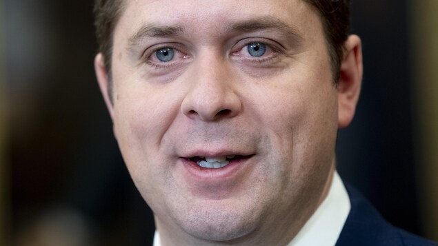Gros plan du visage d'Andrew Scheer.