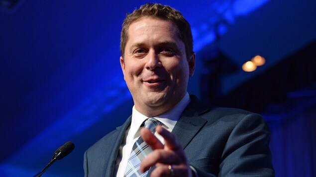 Le nouveau chef du Parti conservateur du Canada, Andrew Scheer, prend la parole devant les délégués à Toronto à la suite de son élection, le 27 mai 2017.