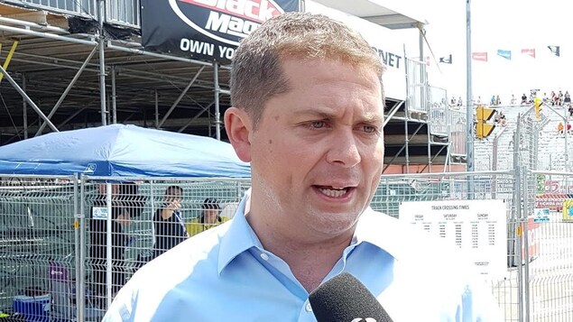Andrew Scheer accorde une entrevue.