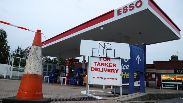 Les pénuries de carburants, casse-tête pour les établissements de soins anglais