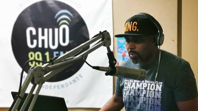 Les défis de faire fonctionner une radio étudiante en pleine pandémie