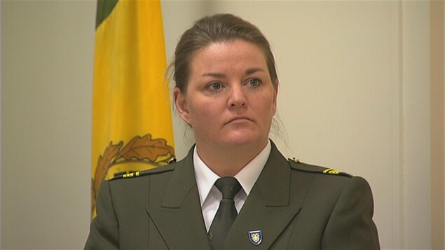 Annie Bouchard en uniforme de la Sûreté du Québec.