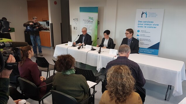 Nelson Charette, Julie Côté et Marco Décelles ont annoncé la création d'un partenariat entre l'Association du cancer de l'Est du Québec et la Fondation québécoise du cancer. Nelson Charette, Julie Côté et Marco Décelles ont annoncé la création d'un partenariat entre l'Association du cancer de l'Est du Québec et la Fondation québécoise du cancer.