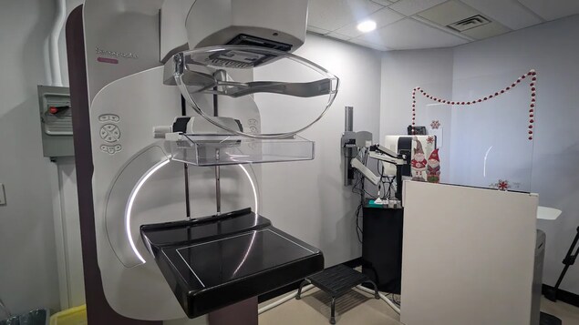 Un appareil de radiographie dans un hôpital.