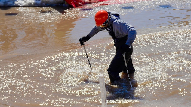 Une petite marche pour terminer mais le skieur échappe à la baignade Une petite marche pour terminer mais le skieur échappe à la baignade