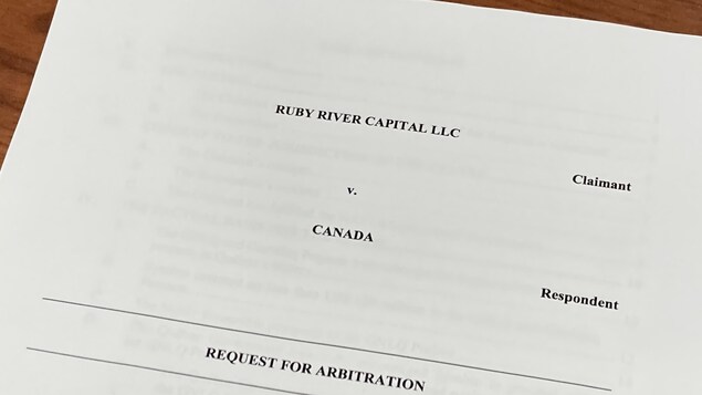 Un document sur une table.