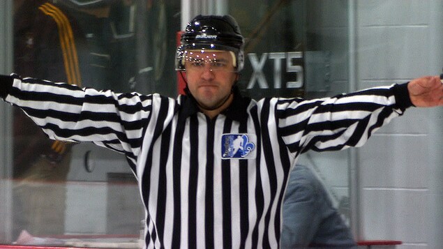 Manque d’arbitres dans des ligues de hockey au Québec