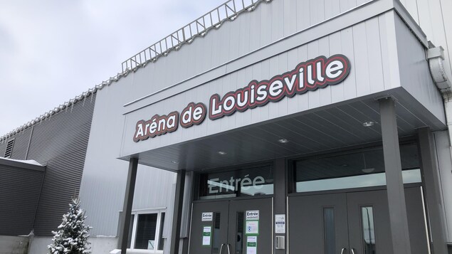 L'entrée de l'aréna de Louiseville