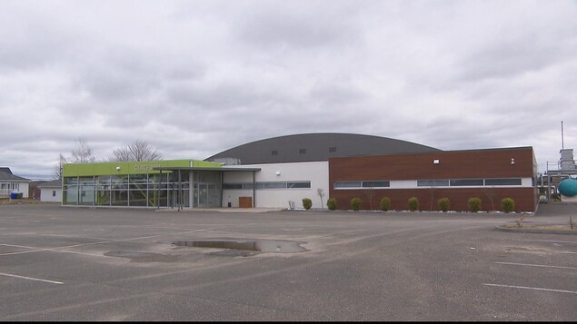 Aréna de Saint-Cyprien par temps nuageux. Aréna de Saint-Cyprien par temps nuageux.