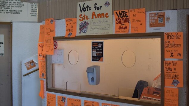 Affiche vote pour le concours Kraft Hockeyville.