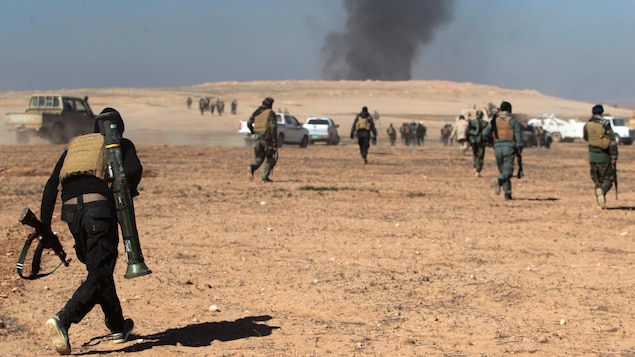 Les troupes irakiennes, appuyées par des miliciens des Unités de mobilisation populaire, avancent dans le sud de Mossoul.