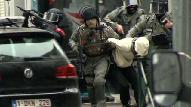 Arrestation de Salah Abdeslam dans le quartier bruxellois de Molenbeek Arrestation de Salah Abdeslam dans le quartier bruxellois de Molenbeek