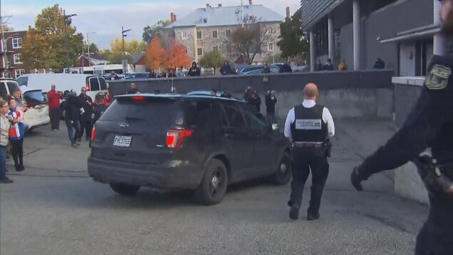 Francis Martel a été premier des deux présumés meurtriers à arriver au palais de justice de Trois-Rivières. Francis Martel a été premier des deux présumés meurtriers à arriver au palais de justice de Trois-Rivières.