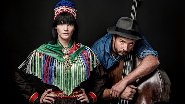 Le duo sami Arvvas, qui signifie « avoir le cœur à l’ouvrage ».