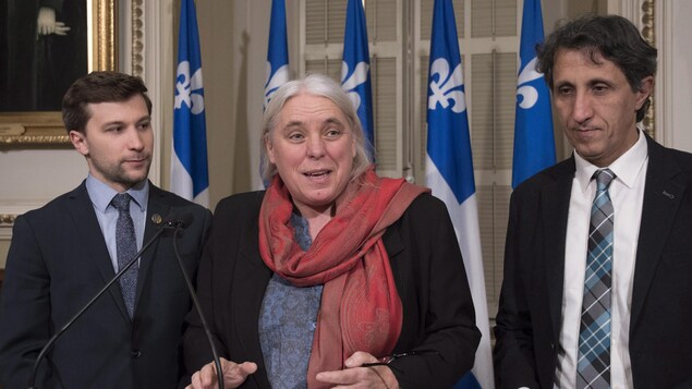 Les trois députés de Québec solidaire, Gabriel Nadeau-Dubois, Manon Massé et Amir Khadir, font le bilan de la session parlementaire. Les trois députés de Québec solidaire, Gabriel Nadeau-Dubois, Manon Massé et Amir Khadir, font le bilan de la session parlementaire.
