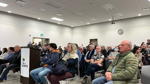 Les résidents de Val-des-Monts s’opposent vivement à un projet de parc industriel