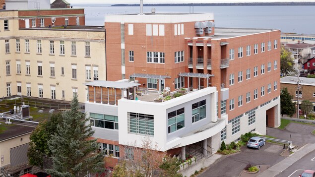 L'édifice de l'Association du Cancer de l'est du Québec vue du Cégep de Rimouski. 