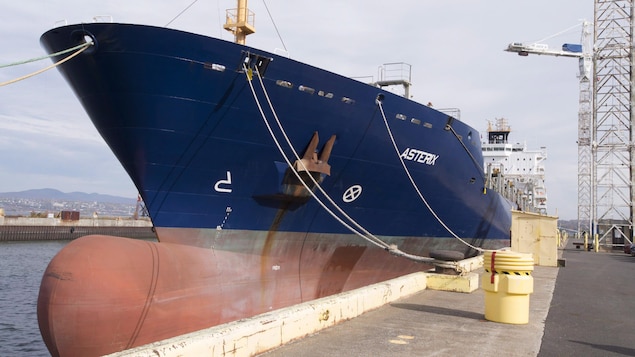 Une photo montre le porte-conteneurs Astérix au chantier naval Davie avant<br>sa conversion  