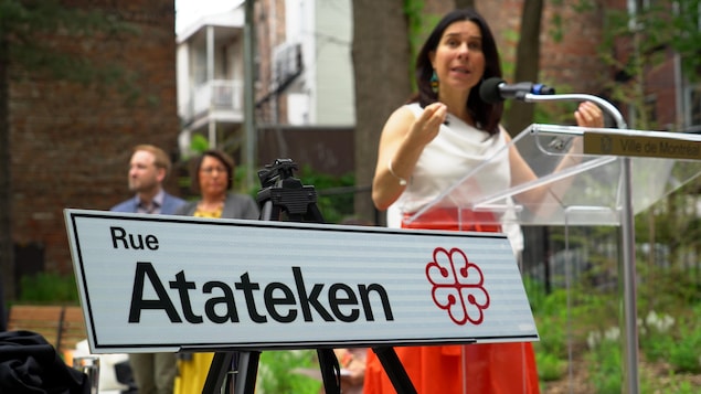 La mairesse de Montréal, Valérie Plante, a dévoilé le nouveau nom de la rue Amherst  le 21 juin 2019, Journée nationale des peuples autochtones.