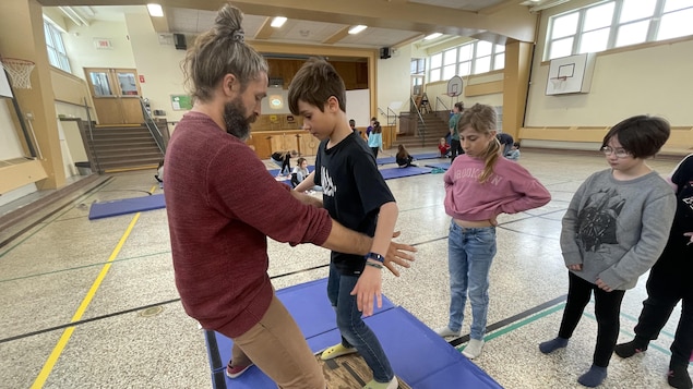 Le Cirque Collini partage sa passion avec les élèves