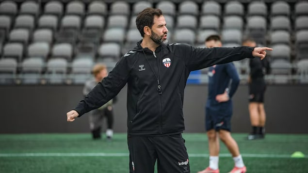 Une première victoire pour le nouvel entraîneur-chef de l’Atlético Ottawa
