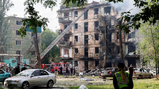 Ukraine : trois morts et 25 blessés dans une frappe contre un immeuble d’habitation