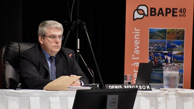 Denis Bergeron lors des audiences sur le projet Énergie Saguenay.