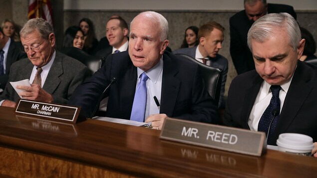 Les membres de la commission sénatoriale des forces armées, dont le sénateur John McCain, étudieront mercredi la candidature du général James Mattis, désigné secrétaire à la Défense par Donald Trump. Les membres de la commission sénatoriale des forces armées, dont le sénateur John McCain, étudieront mercredi la candidature du général James Mattis, désigné secrétaire à la Défense par Donald Trump.