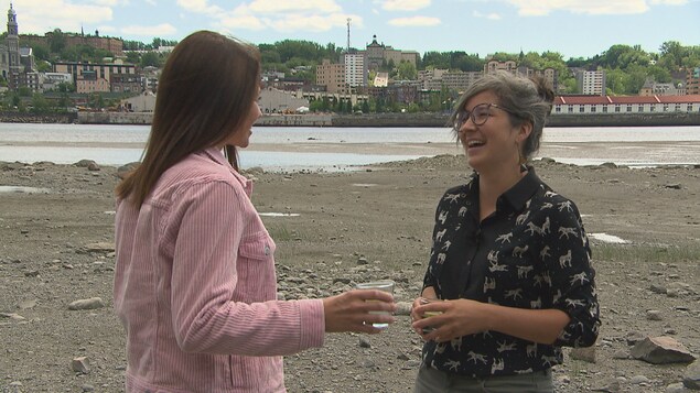 Julie Larouche et Laurance sur le bord du Saguenay