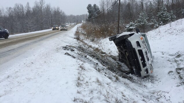 Sortie de route sur la rue Saint-Francis, secteur Lennoxville, à Sherbrooke